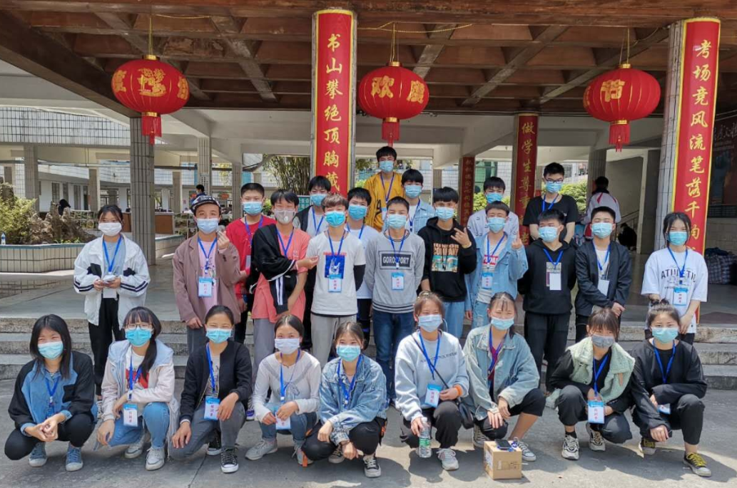助力开学,祁东职专青年志愿者在行动