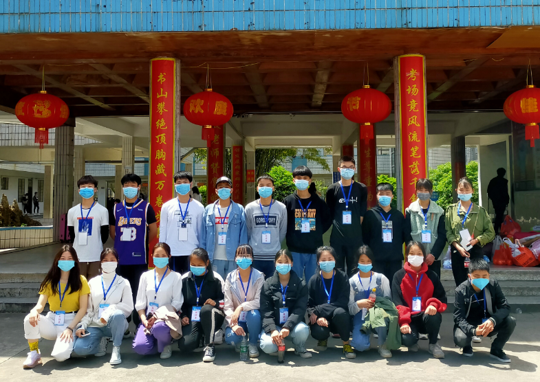 助力开学,祁东职专青年志愿者在行动